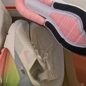 Nike AIR MAX 270 SE White/Artic Punch size 6Y